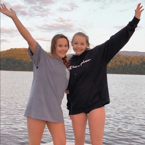 Meet your Posher, Ambrie - Picture 1 of 1